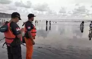 3 Wisatawan di Pantai Parangtritis Terseret Arus