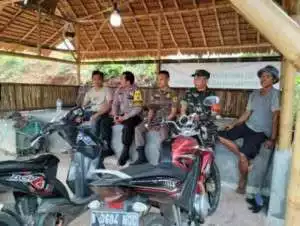 Cepat Tanggap Warga Dan Pihak Kepilisian Akhrirnya Telah Ditemukan Korban Yang Diduga Lakukan Bunuh Diri Di Jembatan Cikreteg Selamat.
