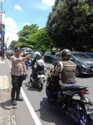 Kapolri Pimpin Pelepasan One Way Nasional Tol Kalikangkung-Cikampek.
