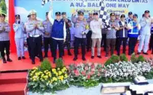 Kapolri Pimpin Pelepasan One Way Nasional Tol Kalikangkung-Cikampek.