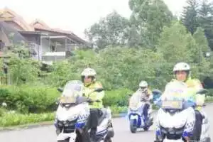 Kapolres Bogor Laksanakan Pengaturan Lalu Lintas Dan Patroli Di Berbagai Titik Rawan Kemacetan Antisipasti Kepadatan Arus Balik Lebaran 2025 Melalui Jalur Puncak.