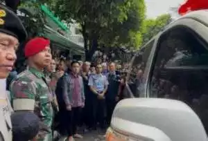 Wapres Gibran Turut Melayat dan Salatkan Jenazah Titiek Puspa