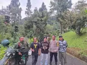 Sinergitas TNI-POLRI Wilayah Hukum Poslek CSR Polres Bogor Desa Tugu Utara Giat Cooling Sistem Patroli Sambang Ajak Jaga Kondusifitas Cegah Gangguan Kriminalitas.