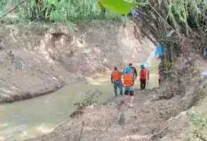 Pantura Demak Banjir Rob, Lalin Macet Parah, Banyak Motor Mogok