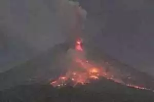 Gunung Merapi "Batuk", Muntahkan 23 Kali Guguran Lava Sejauh 2.000 Meter