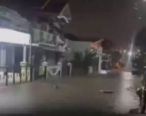 Selain bersihkan saluran air dan adanya kolam retensi,ini saran buat Walikota Palembang
