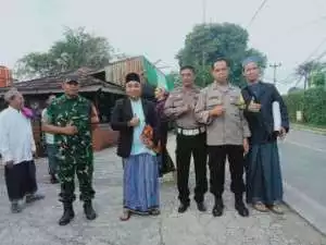 Sinergitas TNI Polri Wilayah Leuwiliang Bersama Tokoh Agama Dan Warga Ajak Jaga Kondusifitas Cegah Gangguan Kamtibmas.