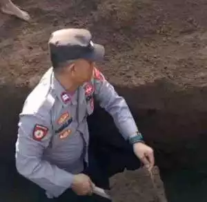 Anggota Polsek Ciampea Laksanakan Wujud Pelayanan Publik Pengaturan lalu lintas.