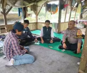 Bhabinkamtibmas Wilayah Polsek Cijeruk Giat Silahturahmi Beri Himbauan Ajak Jaga Kondusifitas Cegah Gangguan Kamtibmas.