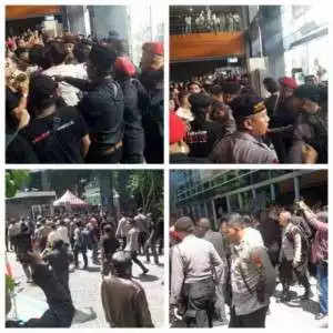 Aksi Unjuk Rasa, Dari Masa Kontra Hasto di Depan PN Jakpus, Jalan Bungur Besar Arah Angkasa Ditutup.