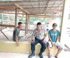 Bhabinkamtibmas Polsek Tenjo Polres Bogor Sambang Warga Desa CILAKU Sampaikan Pesan Ajak Jaga Kondusifitas Cegah Gangguan Kamtibmas.