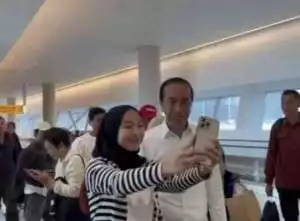 Tiba di Bandara Soetta dari Vatikan, Jokowi "Diserbu" Warga