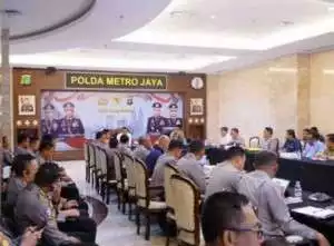 Kapolda Metro Gelar Rakor, Pastikan Peringatan Hari Buruh Berjalan Lancar dan Aman.