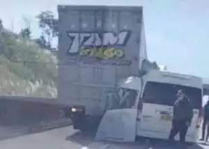 Mobil Travel Tabrak Truk di Tol Cisumdawu, 3 Orang Tewas