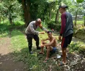 Polsek Babakan madang Bersama Desa Sumur Batu Sambang Warga, Berikan Himbauan Kamtibmas Kepada Warga.