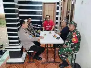 Polsek Ciampea bersama Babinsa 2114 Koramil Ciampea, Melaksanakan Sambang Kepada Warga Untuk Sampaikan Pesan Kamtibmas.