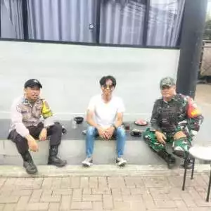 Bhabinkamtibmas Wilayah Hukum Polsek Dramaga Sambang Warga Beri Himbauan Ajak Jaga Kondusifitas Cegah Gangguan Kamtibmas.