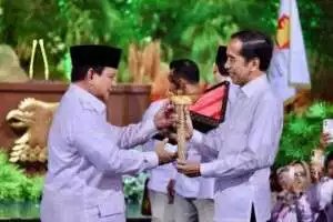 Singgung Soal Ijazah Jokowi, Prabowo Tepis Rumor Ditelpun Tiap Malam