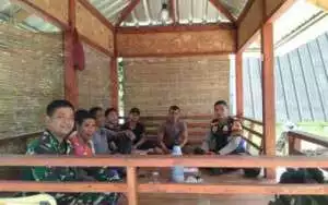 Sinergitas TNI-POLRI, Bhabinkatibmas dan Babinsa Sambangi Warga Binaan Untuk Berikan Pesan Kamtibmas.