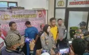 Polsek Babakan Madang Polres Bogor Sambang Warga dan silaturahmi dg warga sampaikan pesan kamtibmas.