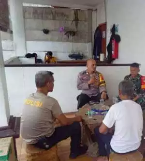 Sinergitas TNI-POLRI Bhabinkamtibmas Polsek Tamansari Sambang/Silaturahmi Warga di Desa Pasireurih dan Sampaikan Himbauan Kamtibmas.