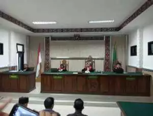 Tiga Terdakwa Perkara 368 KUHP Divonis 9 Bulan Penjara, Terdakwa dan Jaksa Pikir Pikir
