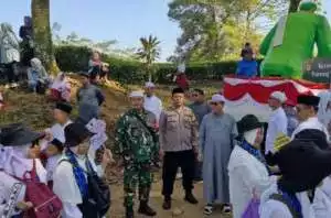 Polsek Parung Panjang Polres Bogor Polda Jabar Sambang Dan Beri Himbauan Kamtibmas Kepada Warga.