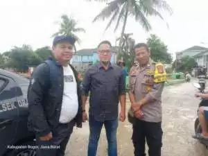 Kapolsek Dramaga Bersinergi Bersama Danpos Koramil Dan Anggota Lantas Dramaga Giat Gatur Lalin Antispasi Kemacetan Hari Libur Bersama, Pastikan Wilayah Aman Kondusif Wujud Pelayanan Polri Untuk Masyarakat.