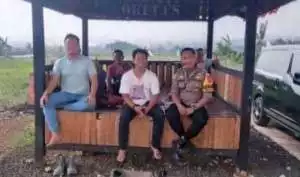 Jalin Kedekatan Dengan Masyarakat, Bhabinkamtibmas Polsek Cijeruk Sambangi Warga Beri Himbauan Kamtibmas.