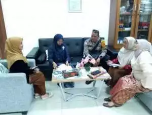 TNI-POLRI melaksanakan Sambang Warga Berikan Himbauan Kamtibmas.