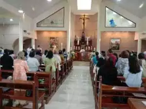 Polsek Megamendung Polres Bogor melaksanakan pengamanan Gereja Youkubus Rosuul.