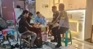 Bhabinkamtibmas Polsek Cisarua Polres Bogor Cek Pos Kamling Sampaikan Pesan Kamtibmas.