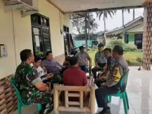 TNI-POLRI Polsek Rumpin melalui Bhabinkamtibmas dan Bhabinsa,Sambang Warga Berikan Himbauan Kamtibmas.
