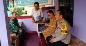 Bhabinkamtibmas Dan Babinsa Sambangi Tokoh Masyarakat Desa Gunung Malang Guna Ciptakan Kamtibmas.