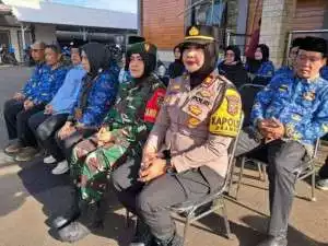 Bhabinkamtibmas Polsek Cisarua Polres Bogor kontrol Siskamling dan sampaikan pesan kamtibmas.