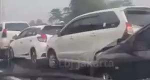 Sejumlah Kendaraan Terlibat Kecelakaan Beruntun di Tol Purbaleunyi