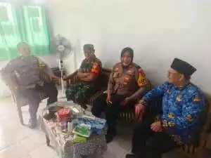 Polsek Dramaga Sambang Warga Desa Sukaramai Beri Himbaun Ajak Jaga Kondusifitas Cegah Gangguan Kamtibmas.