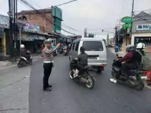 Bhabinkamtibmas Dan Babinsa Sambangi Tokoh Masyarakat Desa Gunung Malang Guna Ciptakan Kamtibmas.