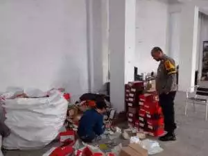 Polsek Tamansari Sambangi Pekerja UMKM, Jalin Keakraban dan Sampaikan Pesan Kamtibmas.