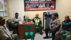 Bhabinkamtibmas Polsek Cisarua Cek Pos Kamling, Sampaikan Pesan Kamtibmas kepada Warga.