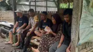 Bhabinkamtibmas Polsek Parung Bersinergi dengan Tokoh Masyarakat Perkuat Kamtibmas di Desa Binaan.