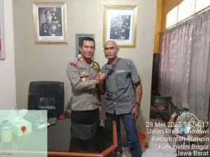 Bhabinkamtibmas Desa Mekarsari Polsek Rumpin Sambangi Warga dan Sampaikan Himbauan Kamtibmas.