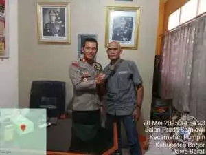 Bhabinkamtibmas Desa Mekarsari Polsek Rumpin Sambangi Warga dan Sampaikan Himbauan Kamtibmas.