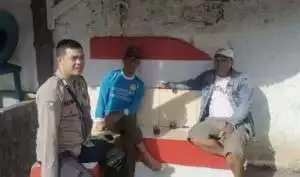 Bhabinkamtibmas Polsek Ciawi Sambangi Warga Desa Banjarwangi, Sampaikan Pesan Kamtibmas dan Imbauan Waspada TPPO.