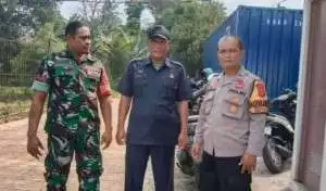 TNI-POLRI Wujudkan Keamanan Wilayah, Bhabinkamtibmas dan Babinsa Sambangi Warga Desa Cijeruk.