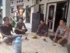 Bhabinkamtibmas Melaksanakan Giat Anjangsana Warga Sampaikan Pesan Harkamtibmas.