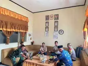 Bhabinkamtibmas dan Babinsa Sambang Warga Binaan di Desa Ciburayut Kecamatan Cigombong,