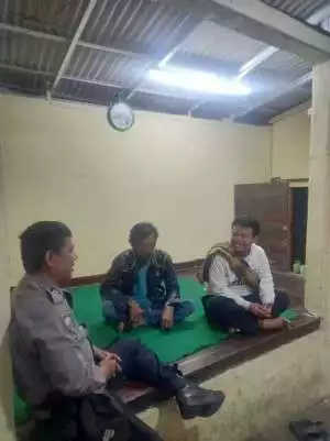 Bhabinkamtibmas Polsek Ciawi Perkuat Sinergitas dengan TNI dan Tokoh Masyarakat di Desa Cibedug.