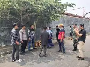 TNI-POLRI Bersinergi Patroli Sambang Dengan Kepala Desa Dan Warga Masyarakat Desa Kembangkuning Sampaikan Himbauan Kamtibmas.