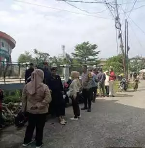 Peduli Lingkungan, Polsek Megamendung Bersama Warga Tanam Pohon dan Bersihkan Sungai.